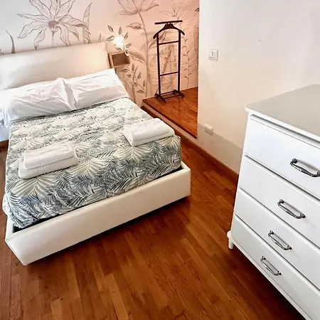 Polimoda Apartment, Smn Station Διαμέρισμα